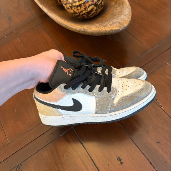Women’s Air Jordan 1 low - Picture 1 of 5